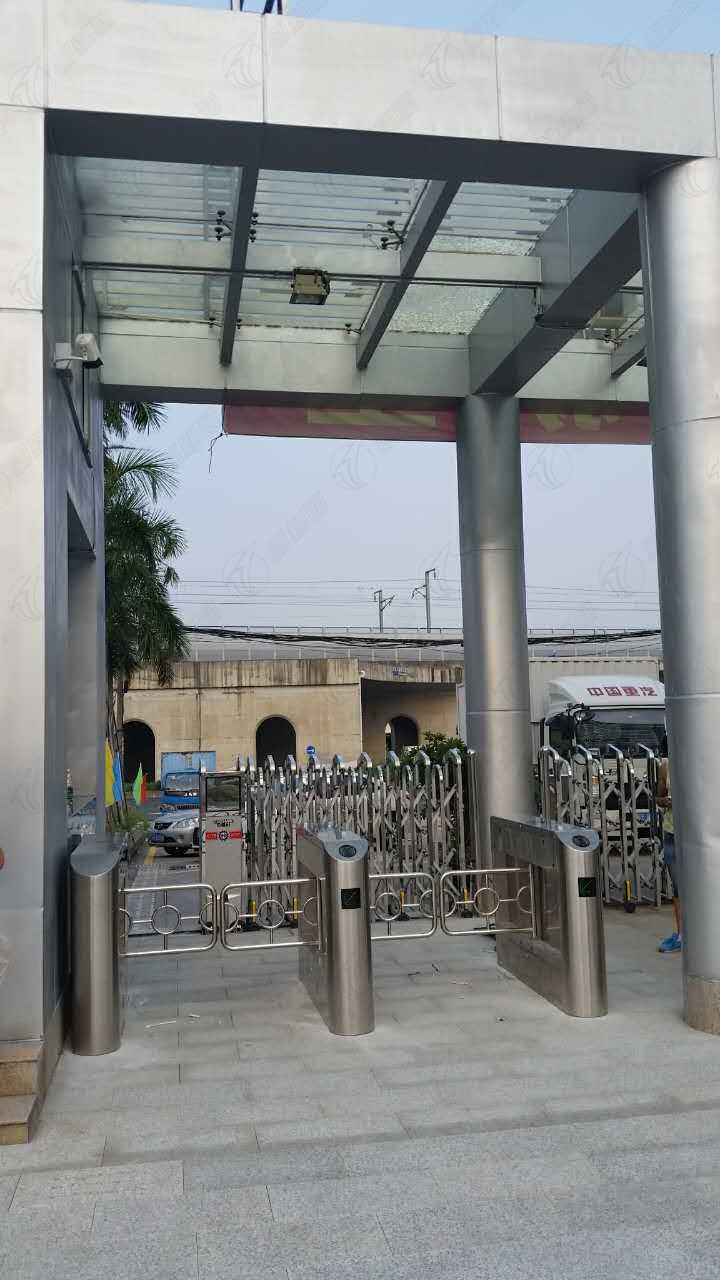 深圳市第二职业技术学校圆弧斜面摆闸 圆弧斜面摆闸案例图
