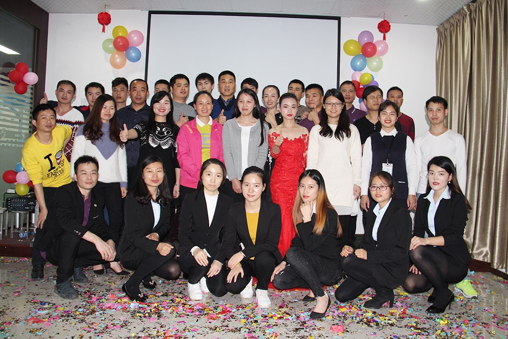 创新通全体员合影留念 创新通全体员合影留念